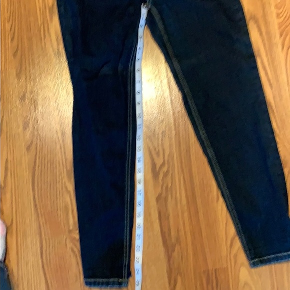 White House Black Market crop leg jeans - Picture 5 of 6